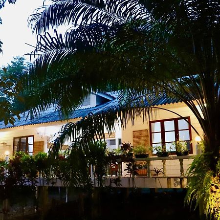 Kood Life Hotell Ko Kut Exteriör bild
